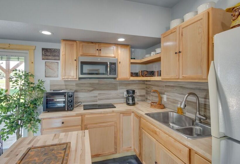 Peaceful Belfry Retreat On 14 Acres W/ Grill!