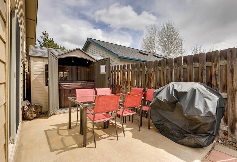 Pet Friendly Bend Home W/ Hot Tub & Patio!