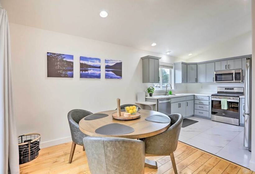 Pet Friendly Bend Home W/ Hot Tub & Patio!