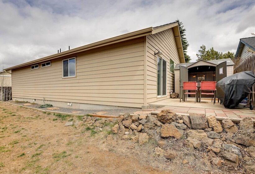 Pet Friendly Bend Home W/ Hot Tub & Patio!