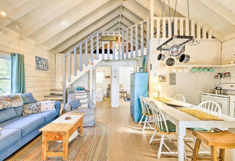 Private Lake Access & Canoes: Pennsylvania Cottage