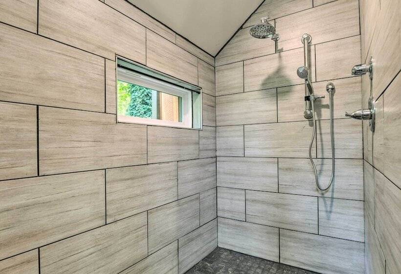 Pet Friendly Delta Cabin W/ Private Hot Tub!