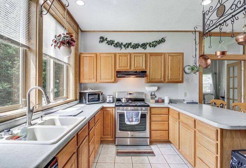 Quiet Lakefront Grand Rapids Cabin On 5 Acres