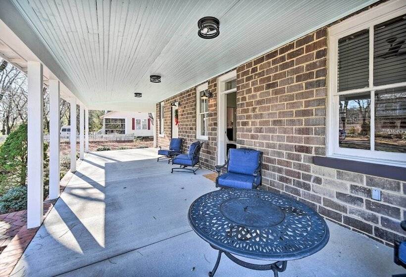 Radiant Gloucester House W/ Private Porch!