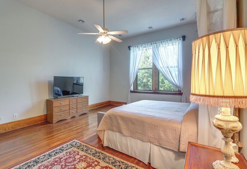 Renovated Schoolhouse W/ Piano & Private Deck!
