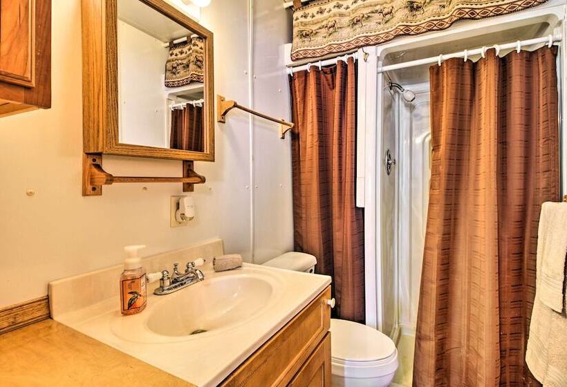 Secluded Remer Cabin W/ Lake Access!