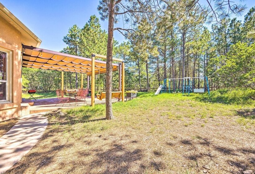 Serene Monument Sanctuary W/ Patio & Fire Pit!