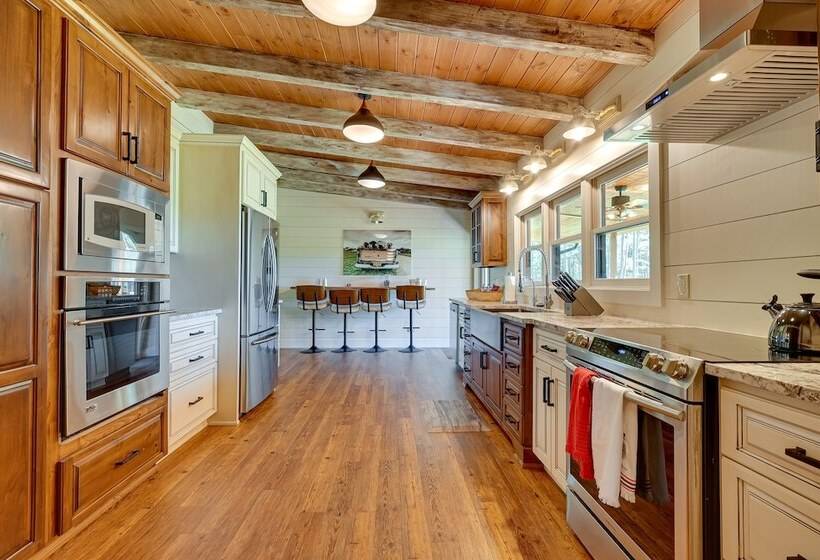 Spacious Alabama Retreat   Deck, Grill & Fire Pit!