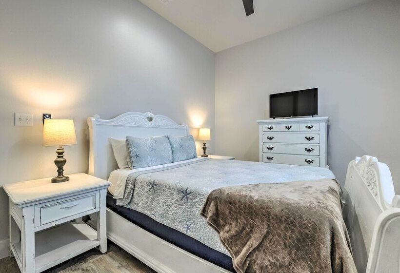 Spacious Gulfport Home   Walk To Beach!