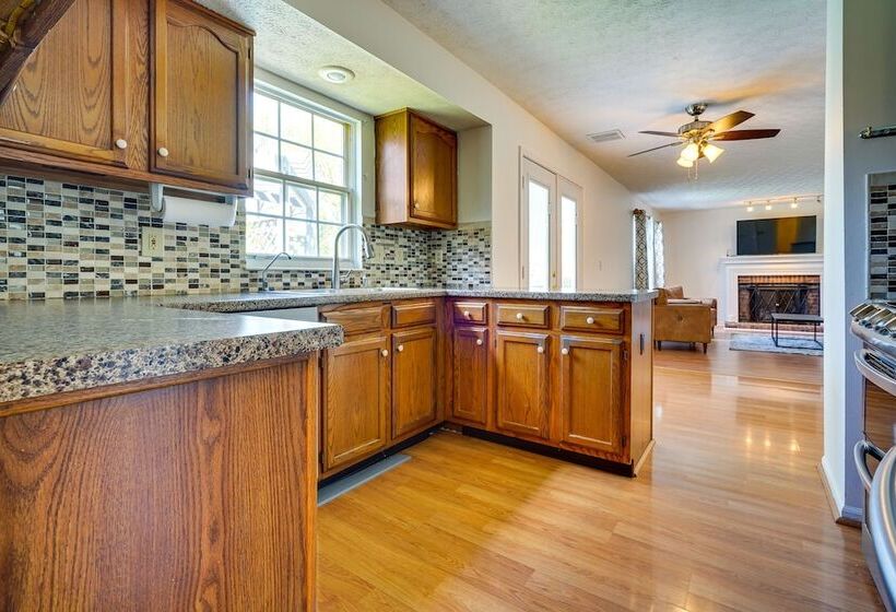 Spacious Home W/ Deck   9 Mi To Downtown Columbus