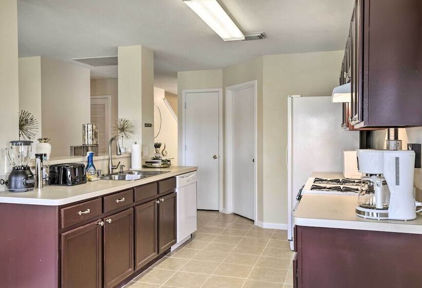 Spacious Houston Home ~ 22 Mi To Downtown!