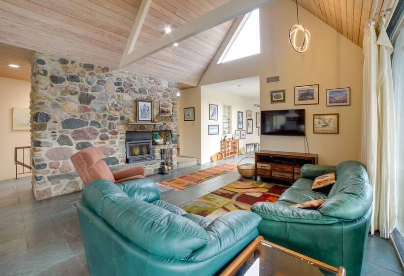 Spacious Plymouth Hideaway On Acreage W/ Lake!