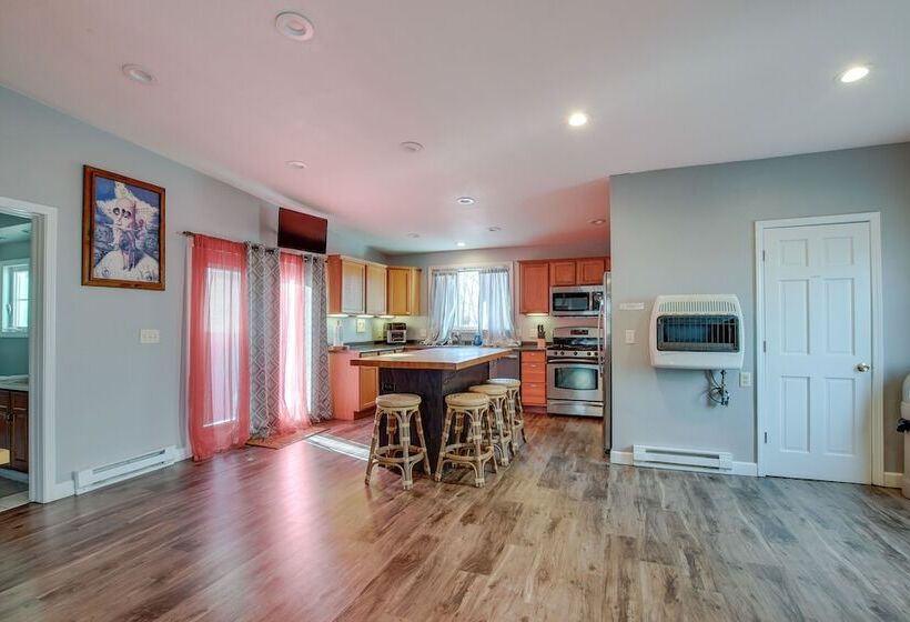 Spacious Sheboygan Home W/ Grill & Fire Pit!