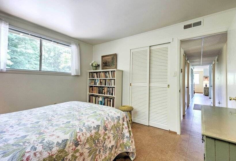 Stair Free Lexington Home W/ Blue Ridge Mtn Views!