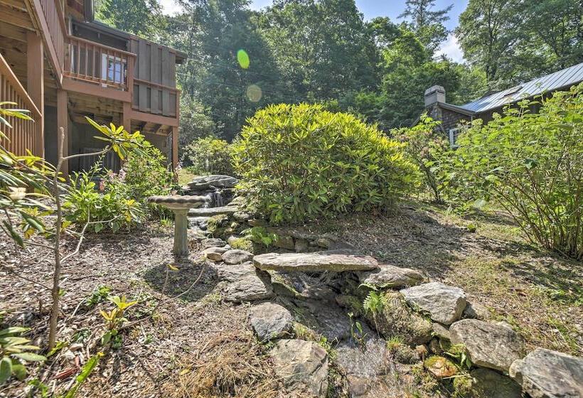Tranquil Highlands Cottage With Fire Pit & Stream!