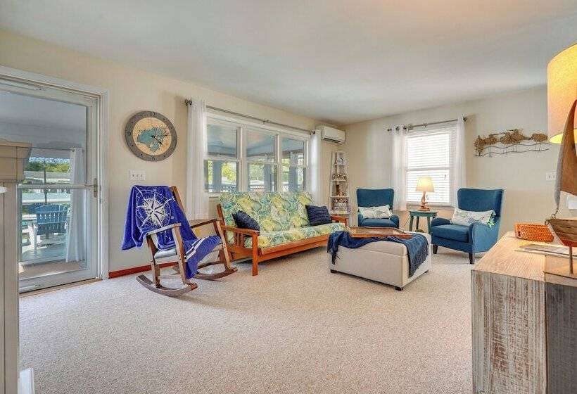 Waterfront Lakeview Cottage W/ Dock & Lift!