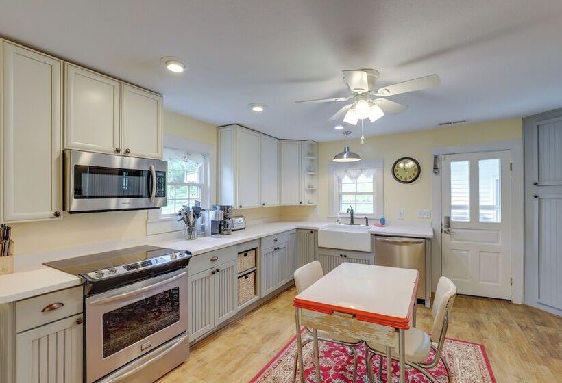 Weaverville Cottage: Fishing Pond & Mountain Views