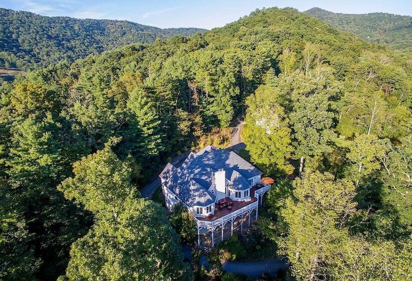 Secluded Retreat W/ Hot Tub & Game Room!