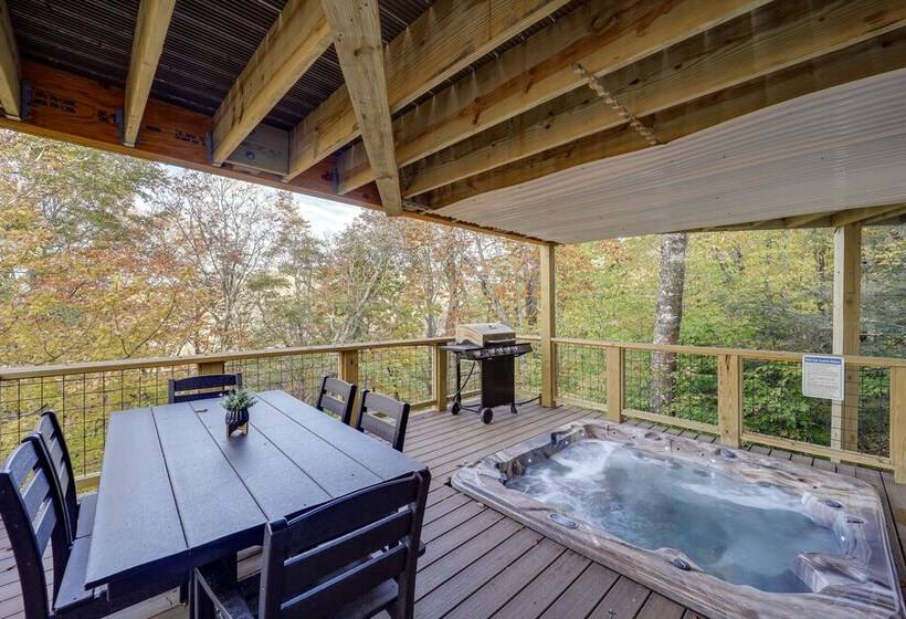 Beech Mountain Cabin W/ Hot Tub: 1 Mi To Slopes!