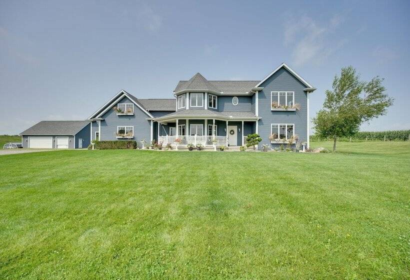 Blue Birds Perch: Stunning Home On Private Hilltop