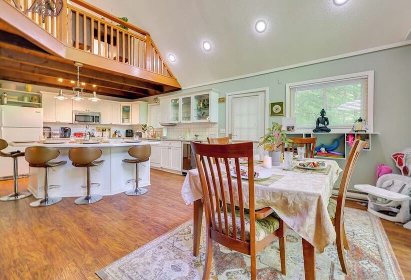 Chalet On The Green: Cozy Lake Ariel Retreat!