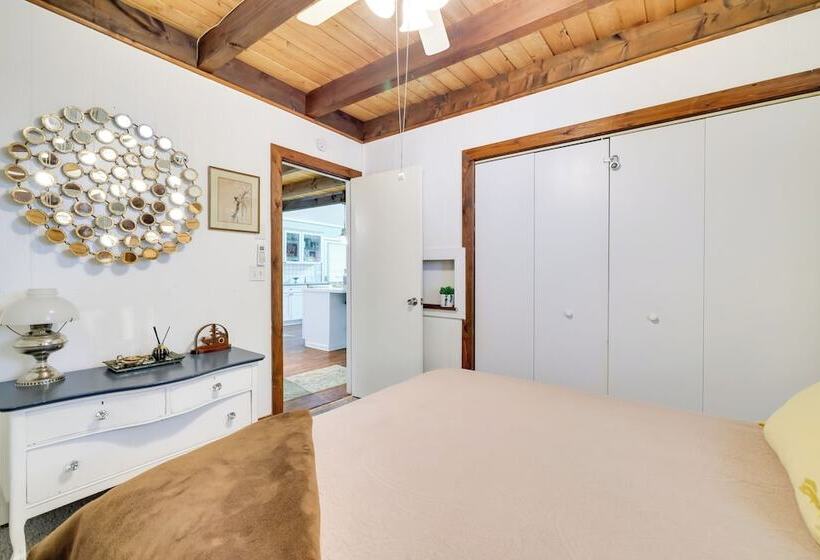 Chalet On The Green: Cozy Lake Ariel Retreat!