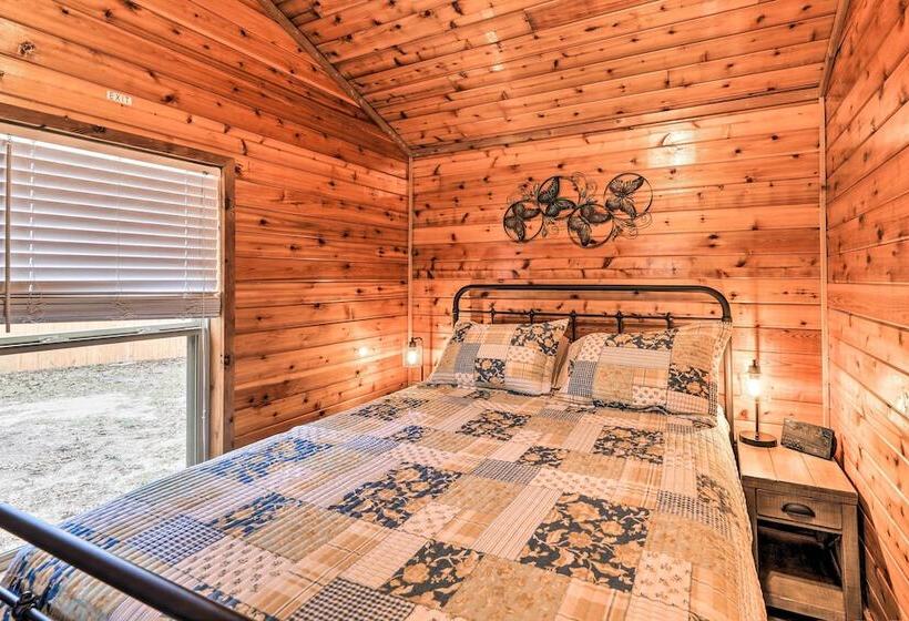 Charming New Bern Log Cabin   Pets Welcome!