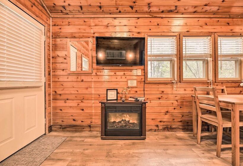 Charming New Bern Log Cabin   Pets Welcome!