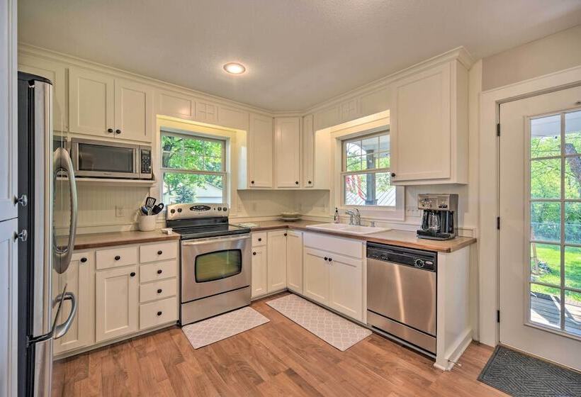 Charming Taylors Falls Home W/ Deck, Fire Pit