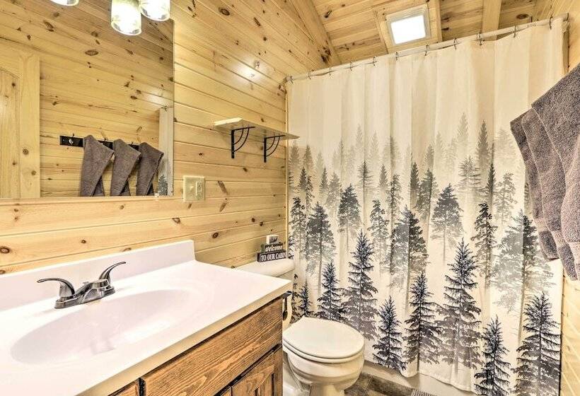 Clover Cabin  W/ Hot Tub+deck In Hocking Hills!