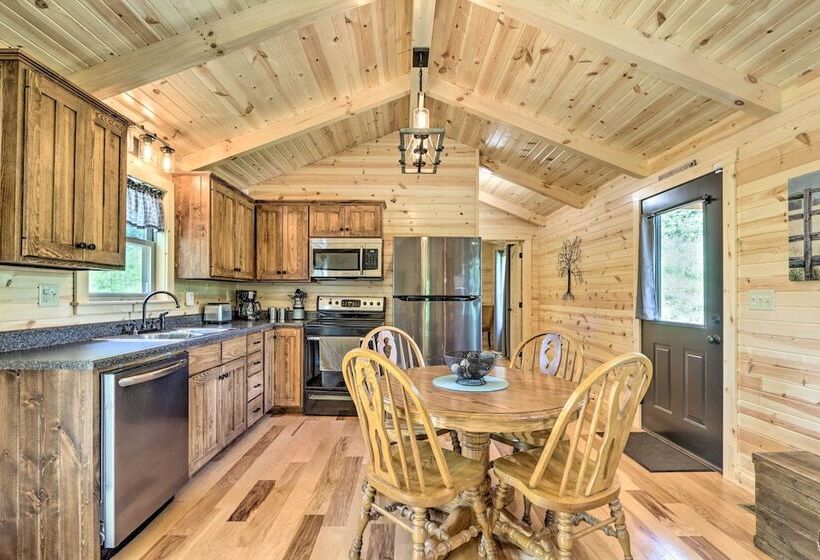 Clover Cabin  W/ Hot Tub+deck In Hocking Hills!