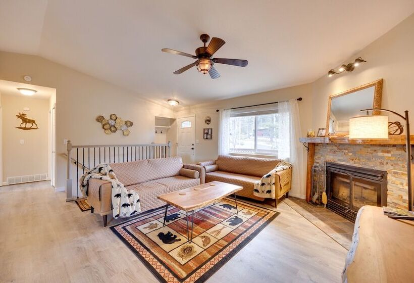 Comforting Woodland Park Home W/ Fire Pit!