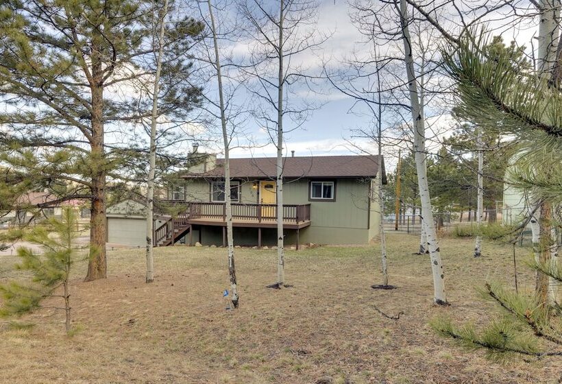 Comforting Woodland Park Home W/ Fire Pit!