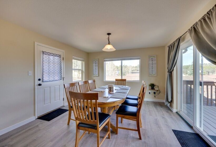 Comforting Woodland Park Home W/ Fire Pit!