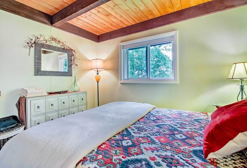 Conway Area Chalet W/ Mountain Views & Fire Pit!