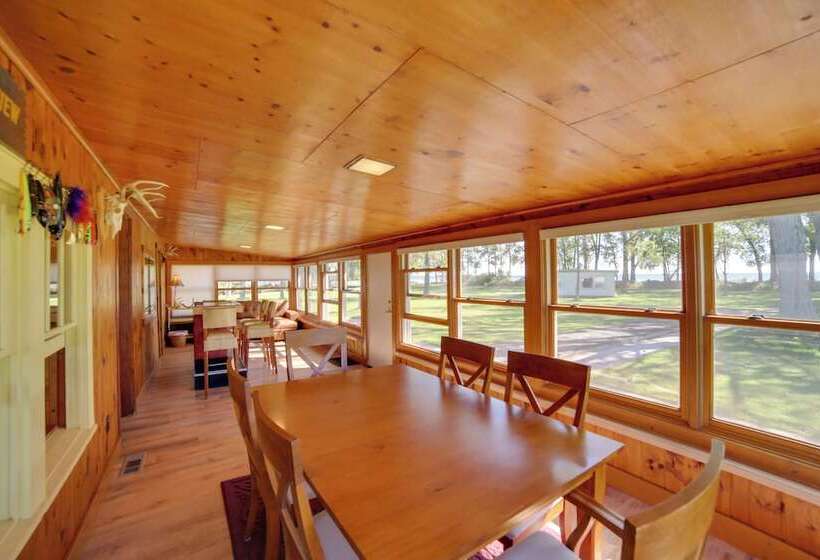 600  Of Green Bay Frontage & Dock: Cozy Cottage