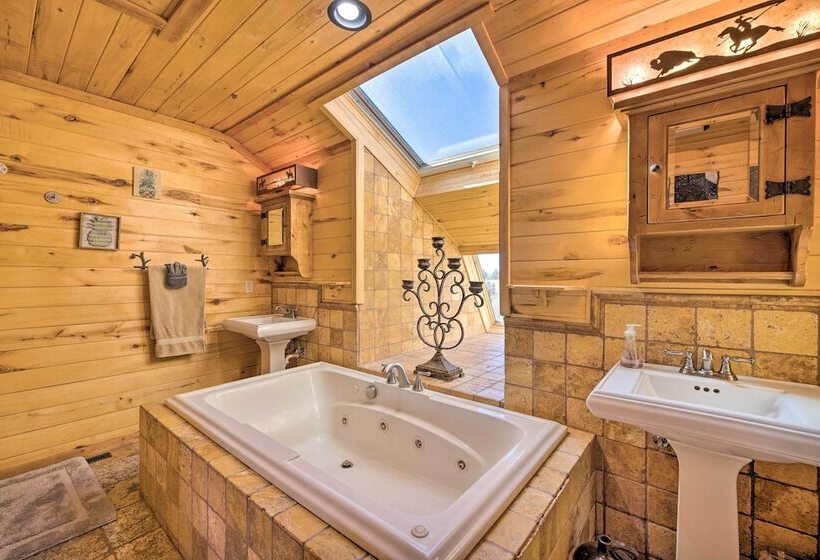 Cozy Cripple Creek Cabin W/ Mountain Views!