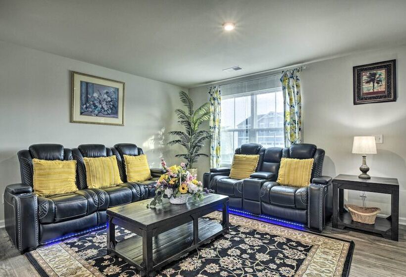 9 Mi To Duke University: Spacious Home W/ Yard!