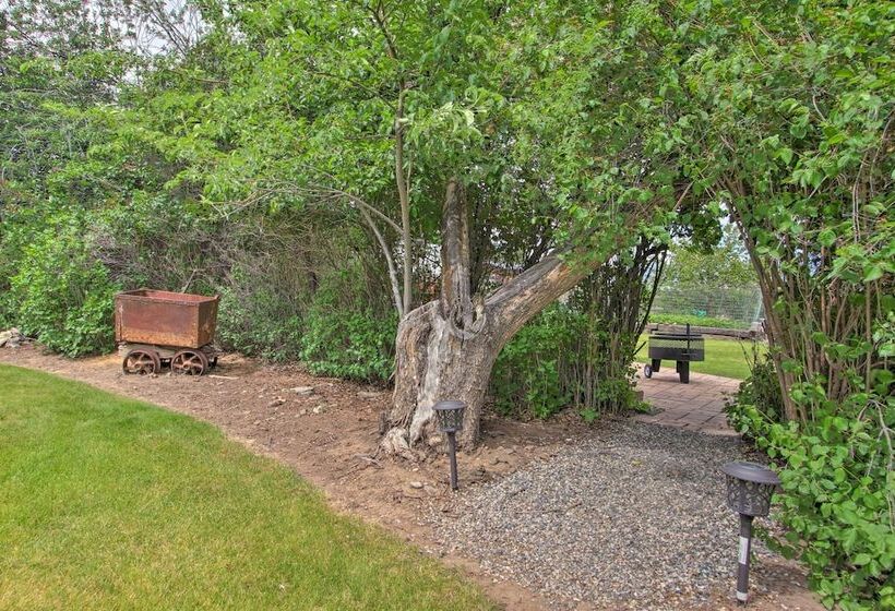 Cozy Home W/ Hot Tub: Half Mi To Salmon River!