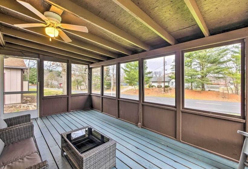 Cozy Sherrodsville Home: Walk To Lake Atwood!