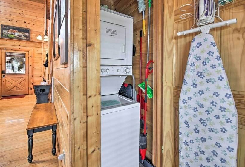 Cubbies Cabin  W/ Hot Tub ~ 7 Mi To Dollywood!