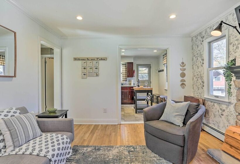 Delightful Home W/ Fire Pit, Walk To Lake!