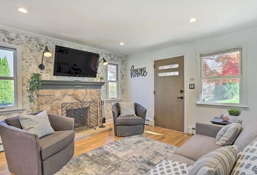 Delightful Home W/ Fire Pit, Walk To Lake!