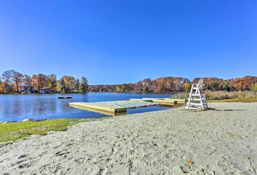 Delightful Home W/ Fire Pit, Walk To Lake!