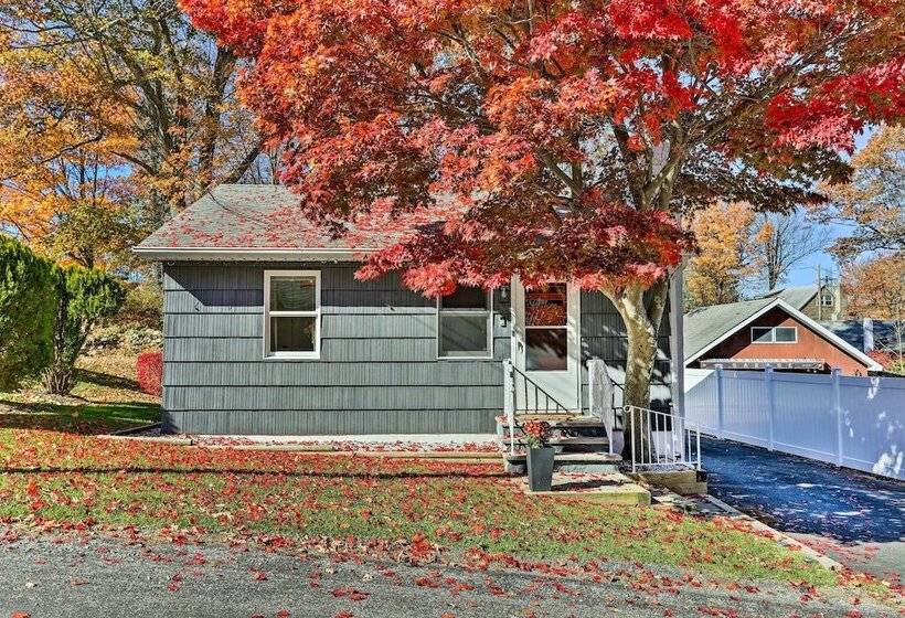 Delightful Home W/ Fire Pit, Walk To Lake!