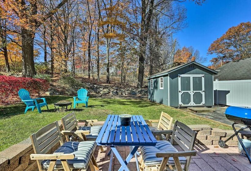 Delightful Home W/ Fire Pit, Walk To Lake!