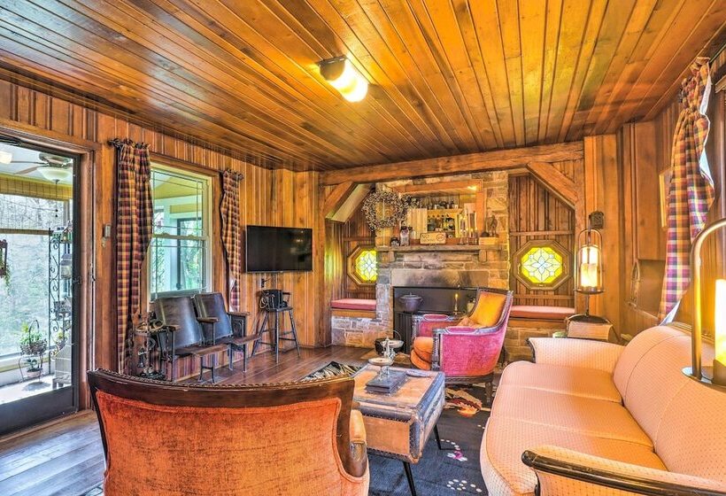Dreamy Homestead Escape: Patio, Ranch On Site