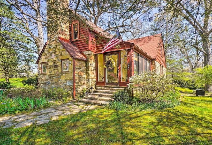 Dreamy Homestead Escape: Patio, Ranch On Site
