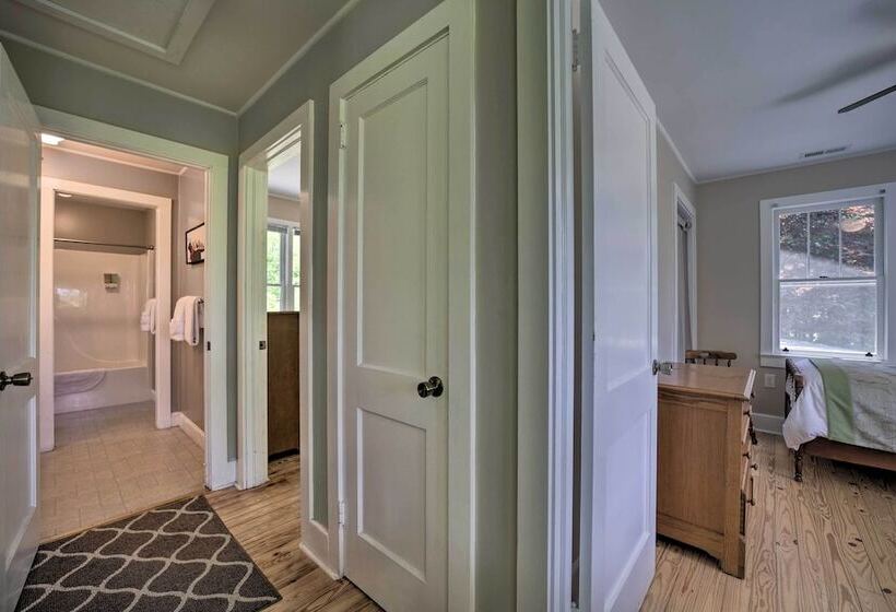 Enchanting Bryson City Cottage W/ Mtn Views!