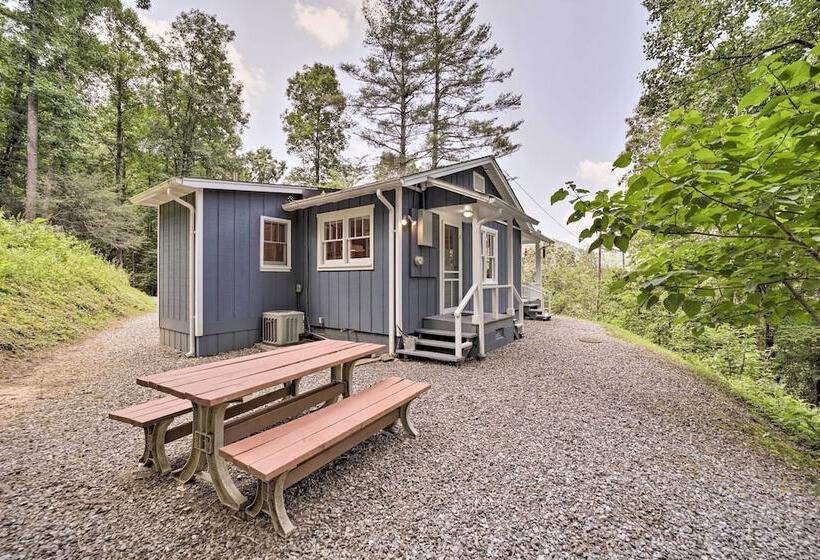 Enchanting Bryson City Cottage W/ Mtn Views!